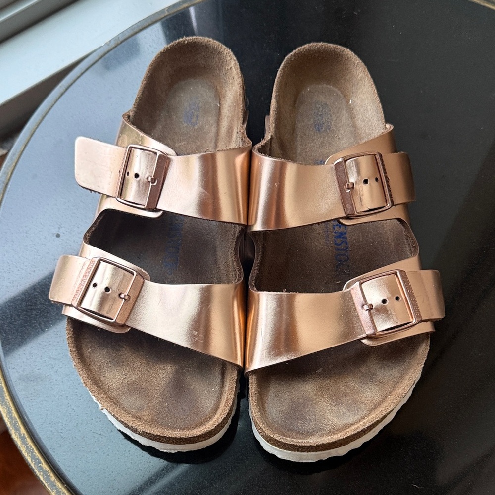 Stylish bronze gold women’s Birkenstock Arizona sandal size 42